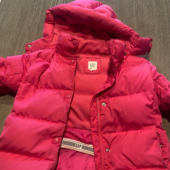 Pink/Fuchsia GAP girls puffer. Size SM - Picture 7 of 8